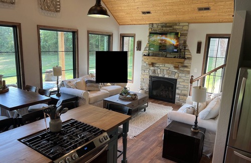 Bourbon Casa | Chateau on 40 acres with private lake, close to Blue Springs Ranch