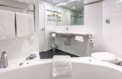 Riccarton Hotel | Chateau on the Park - Christchurch, a DoubleTree by Hilton