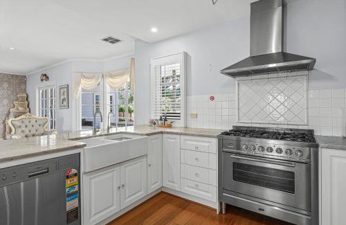 Aldinga Casa | Chateau On Vines - Aldinga - C21 SouthCoast Holidays