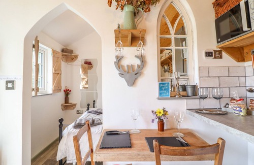 Caersws Cabaña | Chateau Petit