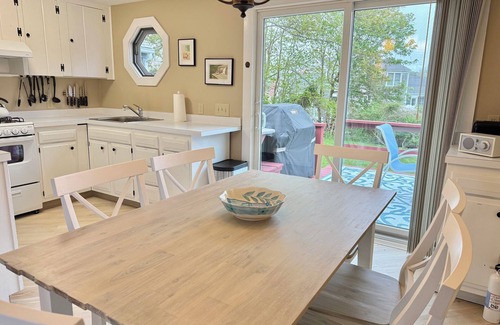 West Chatham Casa | Chatham asequible! Hogar limpio, perfecto para viajes a la playa o relajarse al aire libre.