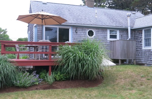 West Chatham Casa | Chatham asequible! Hogar limpio, perfecto para viajes a la playa o relajarse al aire libre.