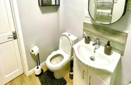 Chatham Casa | Chatham Home - Sleeps 6 - Close to Station - Wifi