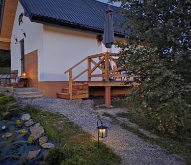 Uscie Gorlickie Complejo | Chatka Niedźwiadka domki w górach z sauną i jacuzzi Beskid Niski