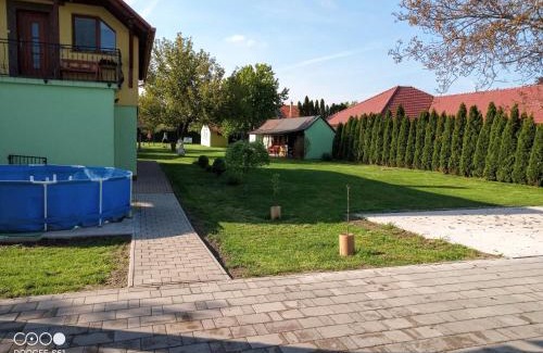 Velky Meder Otro | Chatky a apartmány Pod starým orechom - camp