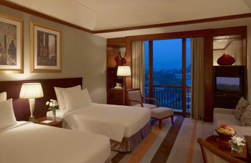 Kandawgyi Lake Area Hotel | Hotel Chatrium Royal Lake Yangon