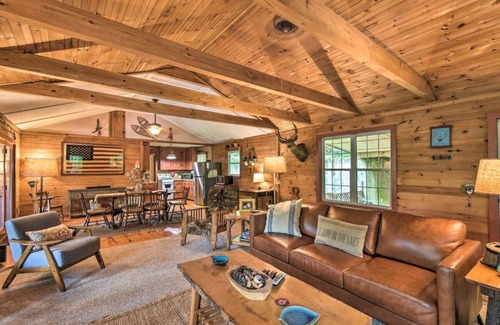 Mountain Rest Casa | Chattooga Lakefront Cabin w/ Hot Tub + Pvt. Dock!