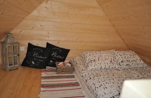 Bierutowice Chalet De Esquí | Chaty Świerkowe Wzgórze - domki typu superior z sauną balią kominkiem i domki-bez sauny balii kominka