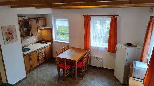 Tyn nad Vltavou Apartamento | Chaty Koloděje-žlutý dům