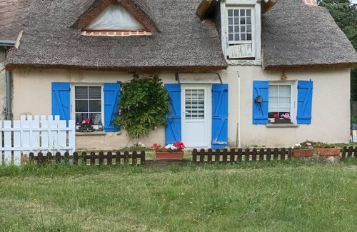 Donnemain-Saint-Mames Casa | Chaumière Avec sa Toiture en Chaume
