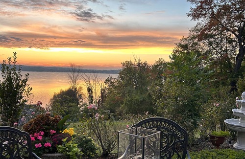 Niobe Apartamento | Chautauqua 2 BR Lakefront Apartment