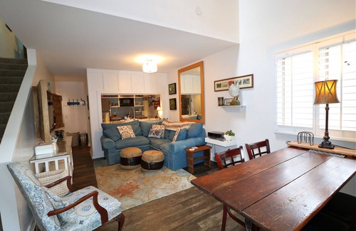 Chautauqua Condominio | Chautauqua Institution: Centrally located 2nd floor condo, adjacent to Bestor Plaza!