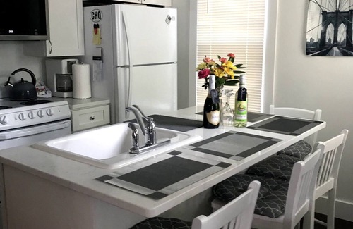 Chautauqua Apartamento | Chautauqua Institution award winning guest house in center of programs venues.