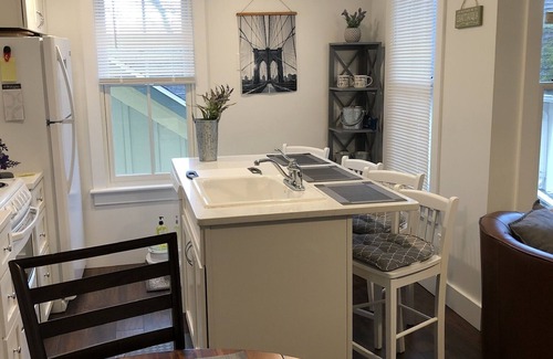 Chautauqua Apartamento | Chautauqua Institution award winning guest house in center of programs venues.