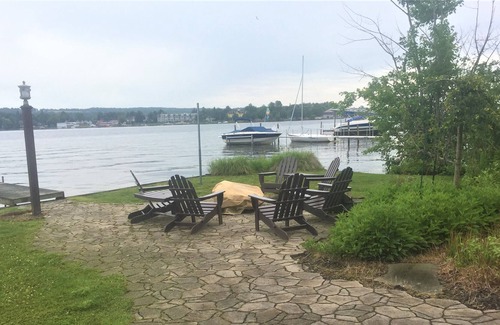 Stow Casa | Chautauqua Lake Front casa w / 75 'de frente al lago
