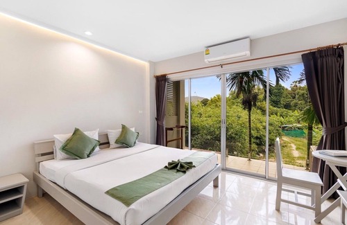 Chaweng City Center Hotel | Chaweng terrace