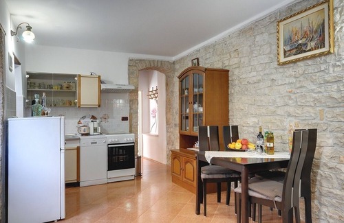 Kanfanar Apartamento | Un barato y bonito piso de vacaciones con piscina