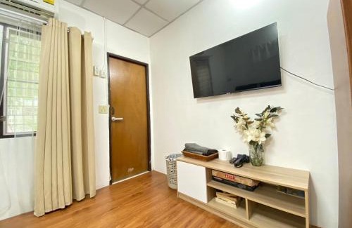 Sena Nikhom Villa | Cheap house 7min next to BTS Kasetsart , 5 bedroom