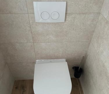 Parndorf Apartamento | Cheap Outlet Center Apartment with Pool