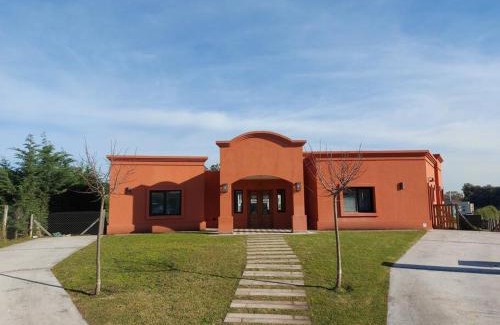 Las Colinas de Peralta Ramos Casa | Check and Home - Casa Arenas del Sur - 7 Huéspedes en Barrio Privado