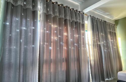Sibu Apartamento | Check In Studio Homestay 12pax 1 Big Room with 4 kingsize 2 single matress Spacious space Super Budget