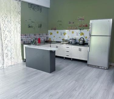Sibu Apartamento | Check In Studio Homestay 12pax 1 Big Room with 4 kingsize 2 single matress Spacious space Super Budget