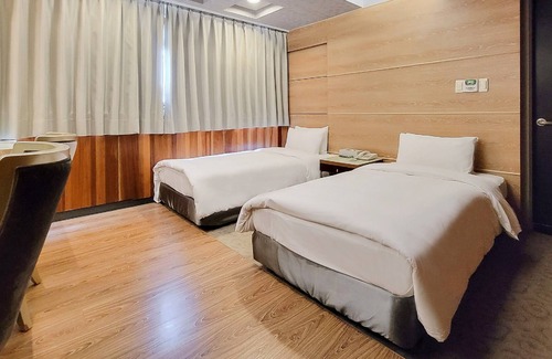 Xitun District Hotel | CHECK inn Express Taichung Feng Chia