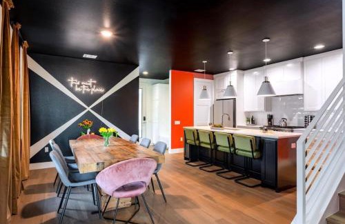 Chestnut Casa | Check-Mate Sleeps 18 & only 7min to Downtown ATX