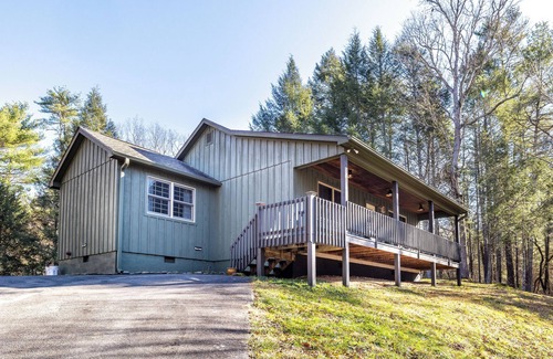 Townsend Cabina | Check out Mossy Fern!! A Cozy Cabin in the Woods in Townsend, TN.