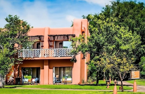 Livingstone Apartamento | Check Out Victoria Falls National Park! Two Units with Garden View, Pool & Spa!