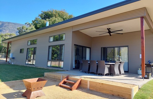 Halls Gap Casa | Cheeky Emu Spacious Family Accommodation Halls Gap