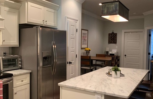 Oxford Condominio | Cheer on the Rebels from our Comfy Condo!