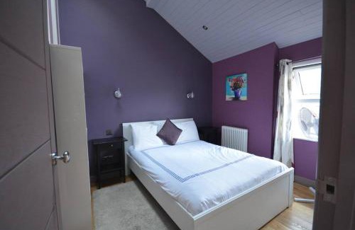 Camden Town with Primrose Hill Apartamento | Cheerful 2 bed home with terrace in central Camden
