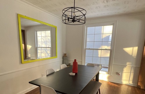 Shaker Heights Casa | Cheerful 2-bedroom residential home! 25 mins from downtown Cleveland