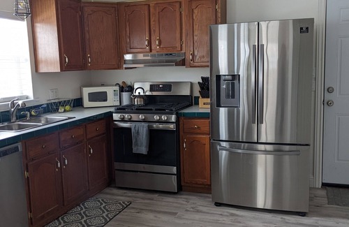 Sheridan Casa | Cheerful 2 bedroom 2 bath home in Sheridan.