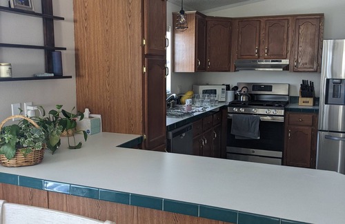 Sheridan Casa | Cheerful 2 bedroom 2 bath home in Sheridan.