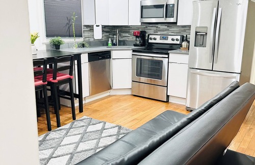 Bushwick Casa | CHEERFUL 2 BEDROOM APT 5 MINS WAlk FROM TRAIN STATION