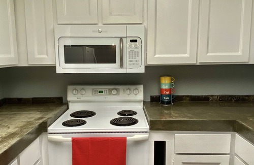 Collister Casa | Cheerful 2 bedroom Best Value in NW Boise; 10 min to downtown