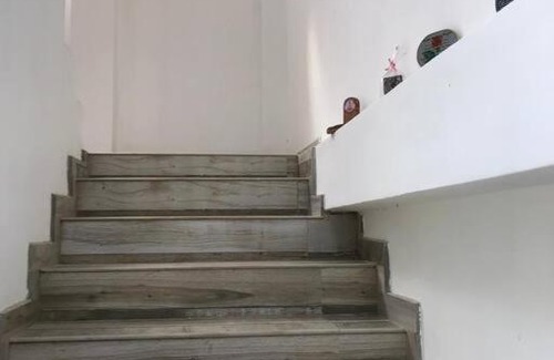 Wanchawala Apartamento | Cheerful 2 Bedroom - entire 1st floor and rooftop for cheap