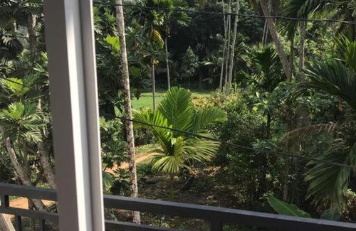 Wanchawala Apartamento | Cheerful 2 Bedroom - entire 1st floor and rooftop for cheap