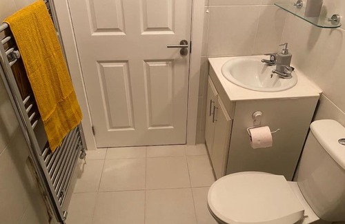 Cleethorpes Casa | Cheerful 2 bedroom holiday home with parking