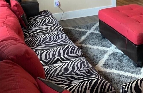 Union City Casa | Cheerful 2-bedroom residential home with parking