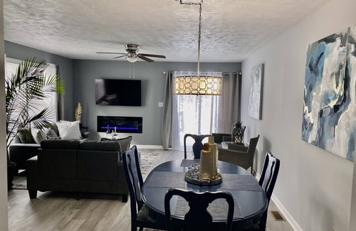 Westover Casa | Cheerful 2-Bedroom Townhouse 5-7 minutes to Everything