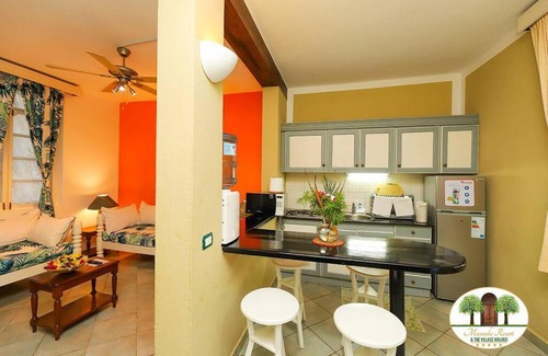 Malindi Apartamento | Cheerful 2-bedroom Villa with a pool at Malindi