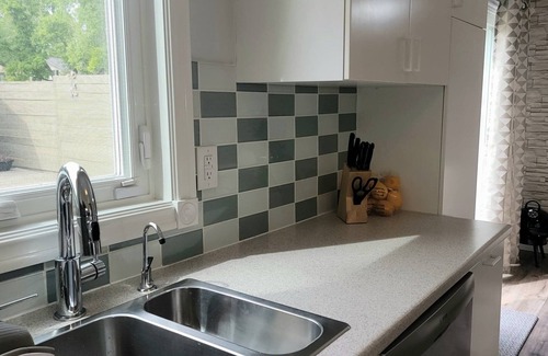 Birds Hill Casa | Cheerful 2 bedroom with indoor fireplace