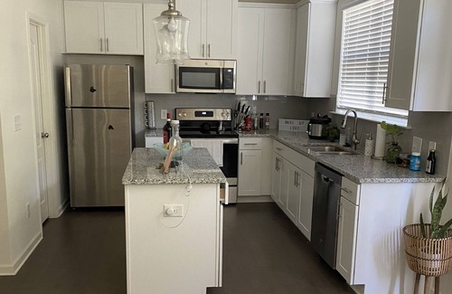 Fairburn Casa | Cheerful 2 Bedrooms Home with Fireplace