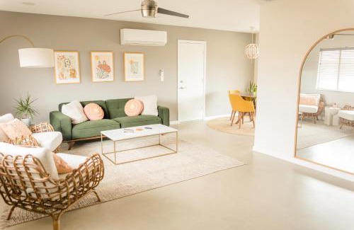 Joshua Tree Casa | Cheerful 2bedroom home with hot tub and cowboy pool in Joshua Tree