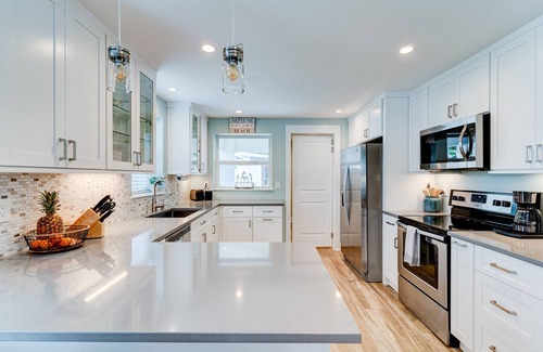 Neptune Beach Casa | Cheerful 3/2 bungalow - 1,000ft to the sand!