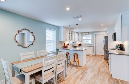 Neptune Beach Casa | Cheerful 3/2 bungalow - 1,000ft to the sand!