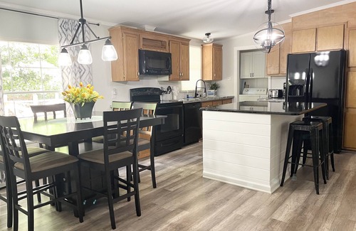 Denver Casa | Cheerful 3 Bdrm Mfd Home w/ Relaxing Atmosphere